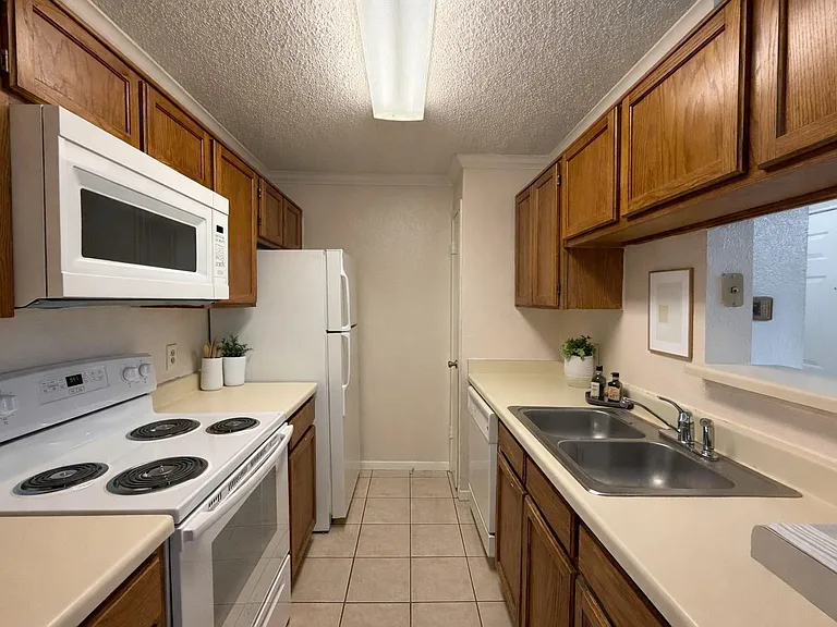 2121 Hepburn St #1110 — Photo 7