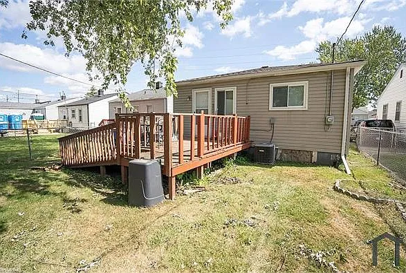 22803 Sharrow Ave — Photo 2