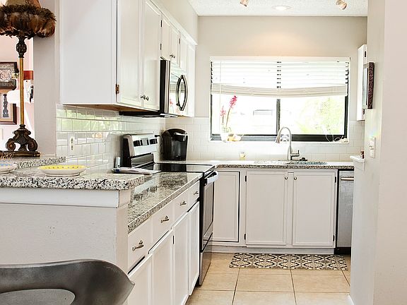 5th image of 558 Cidermill Pl