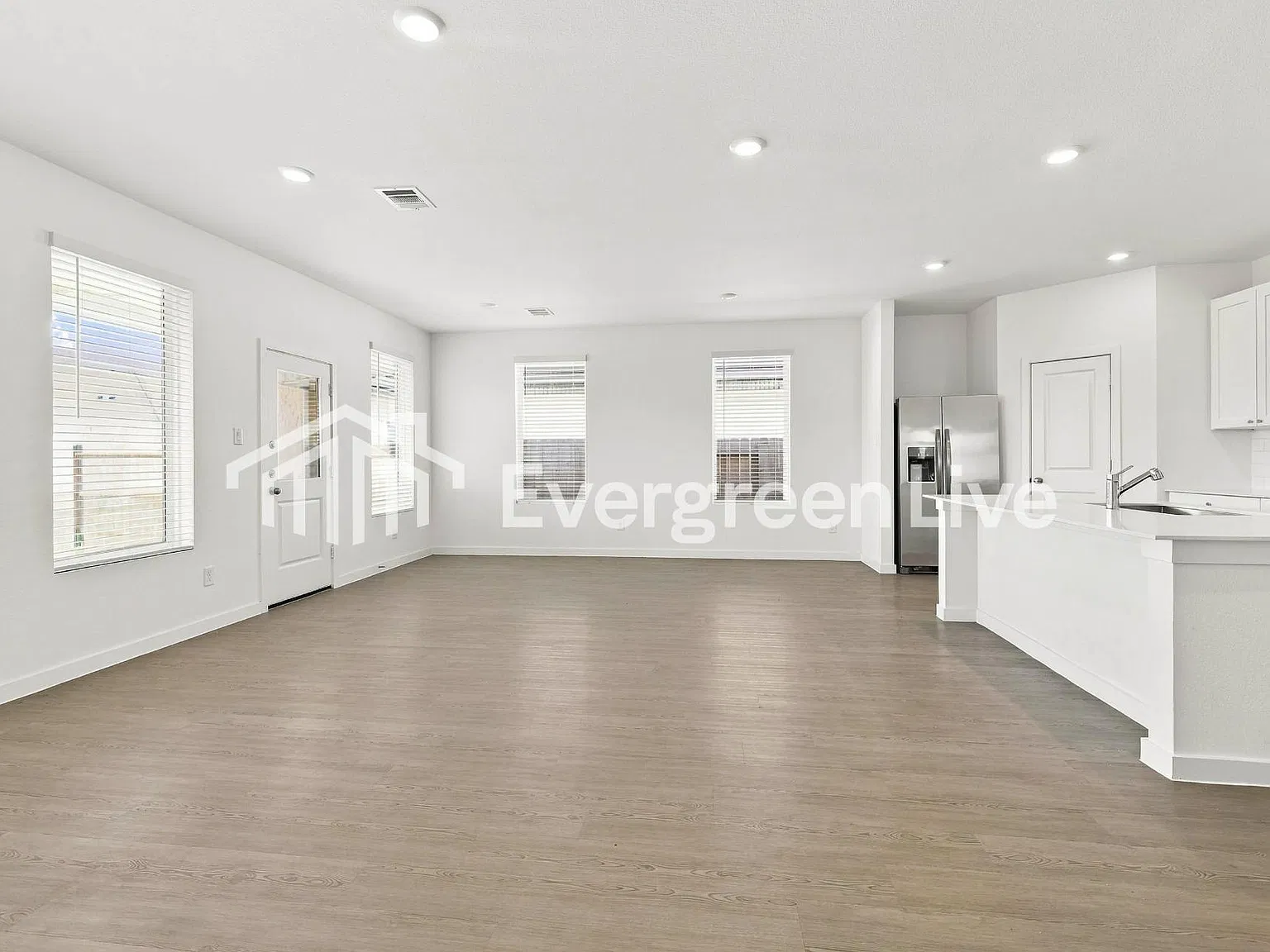 3 bed, 2.0 bath, 1970 sqft, $1,995 — Photo 3