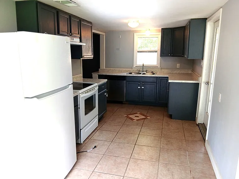 2301 Edison Ave — Photo 5