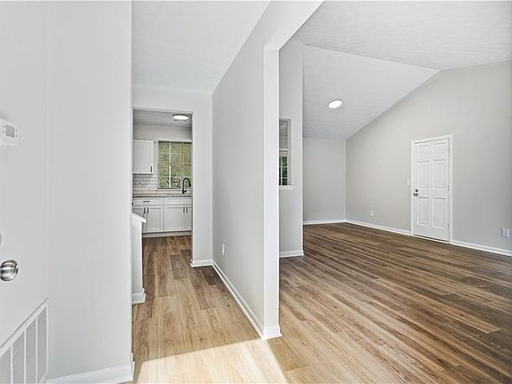 3rd image of 3910 Dalhouise Ln
