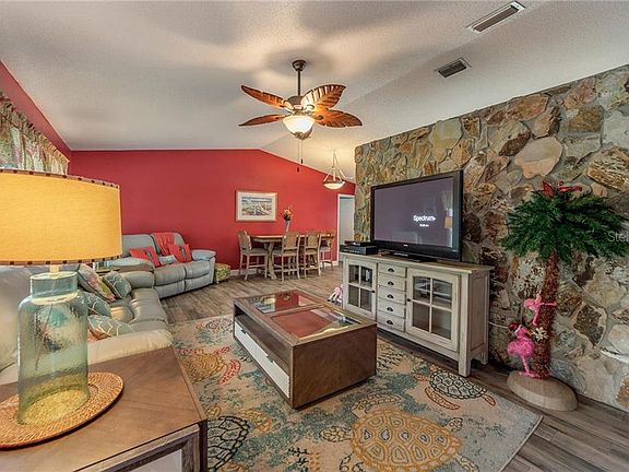 4th image of 8460 Parkwood Blvd
