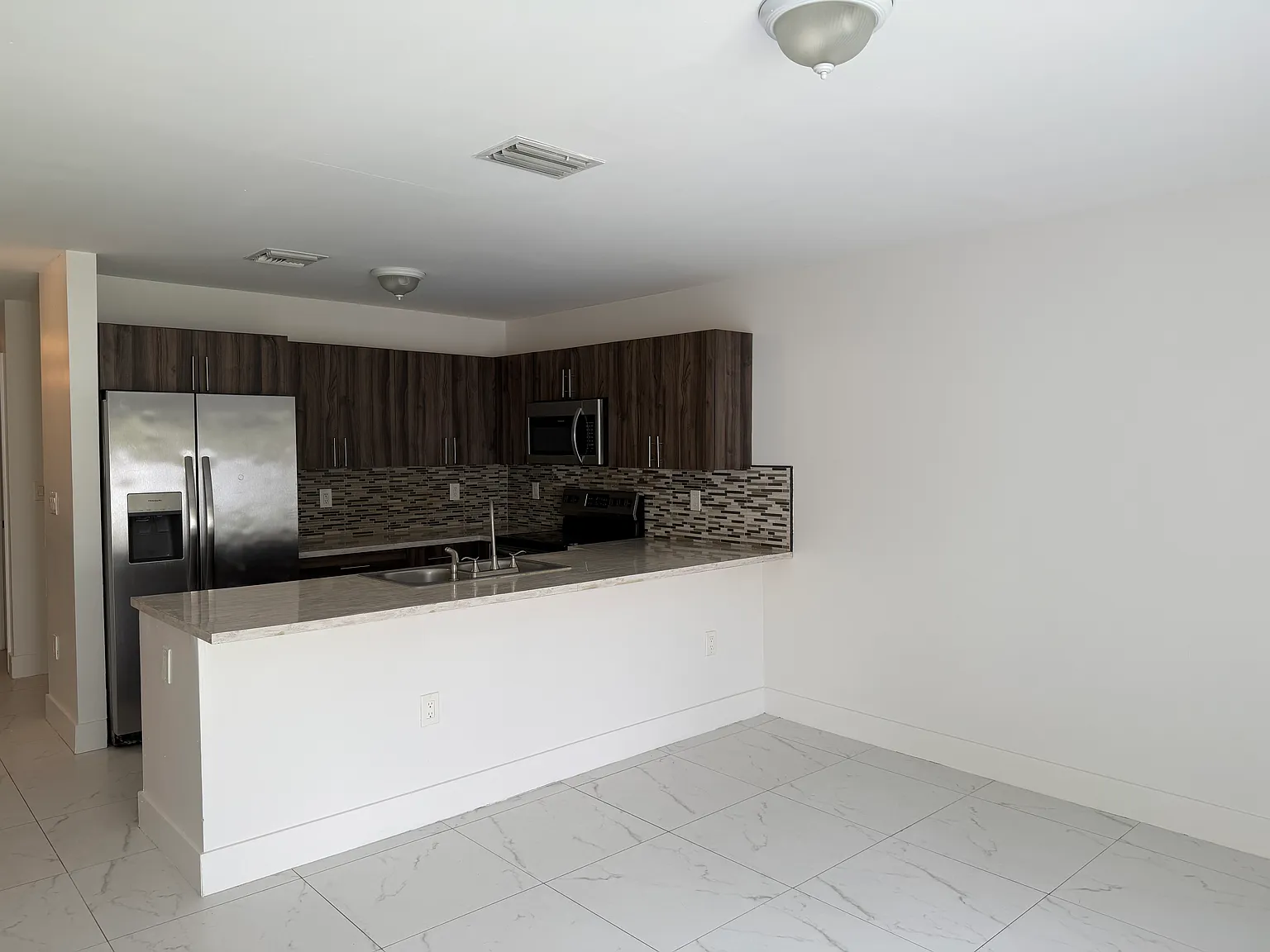 4 bed, 2.5 bath, 1600 sqft, $3,500 — Photo 4