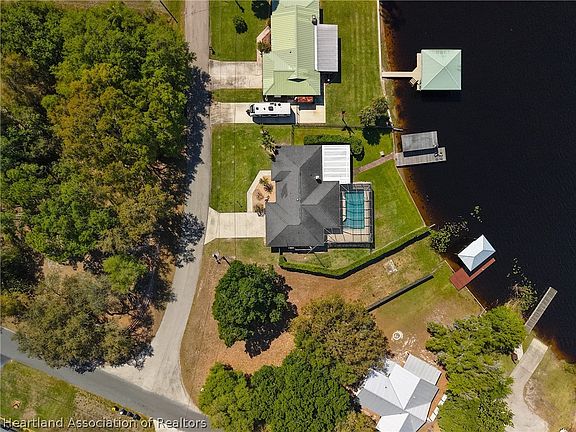 5th image of 1086 Lake Carrie Dr