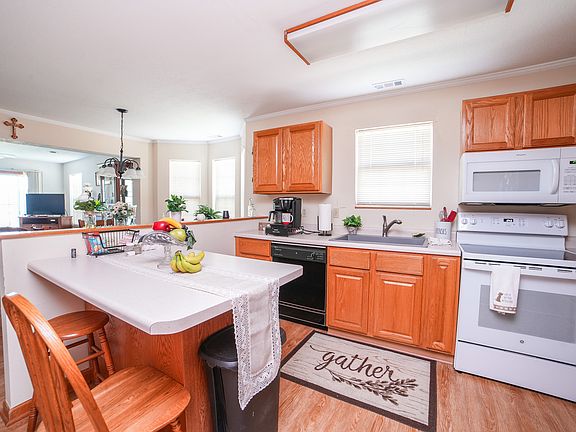 3rd image of 607 Huntington Ct #607