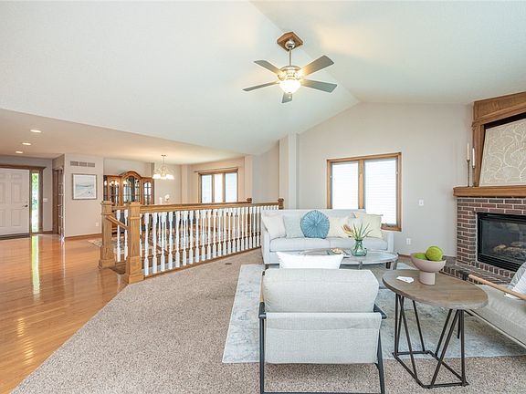 5th image of 1005 NW Boulder Brook Dr