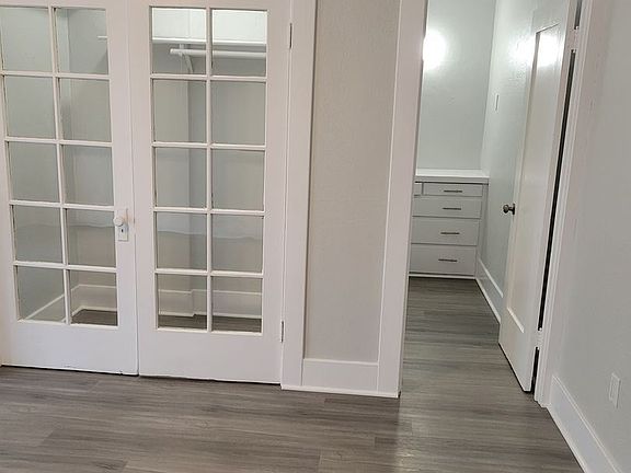 5th image of 302 1/2 N Broadway #14