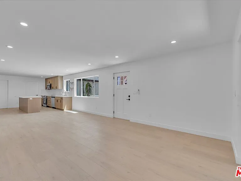 6913 Encino Ave #LOWER — Photo 10