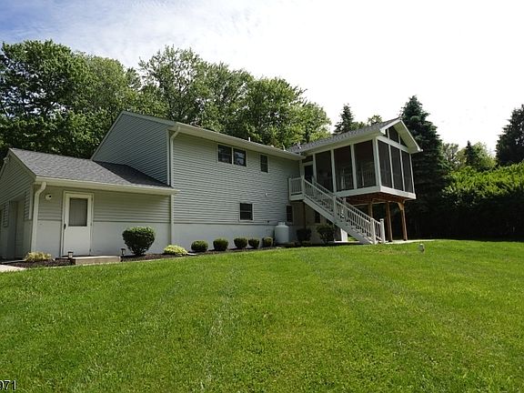 3rd image of 285 Axford Ave