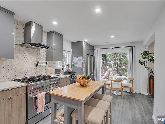 4th image of 34 Forest Ave