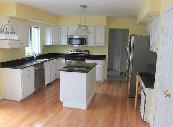 2nd image of 40 Chardonnay Dr