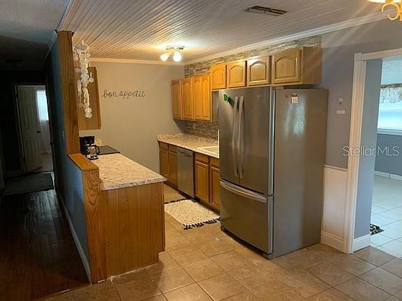 4th image of 803 Hickory Ave