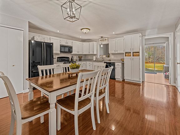 5th image of 23 Tanglewood Drive