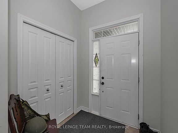 3rd image of 415 Arncliffe Ave