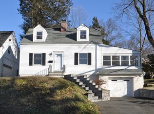 1 Powder Horn Rd, Ardsley, NY 10502