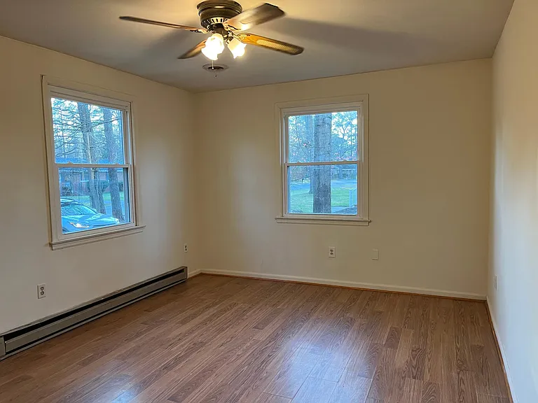 2437 Parkview Ave — Photo 2