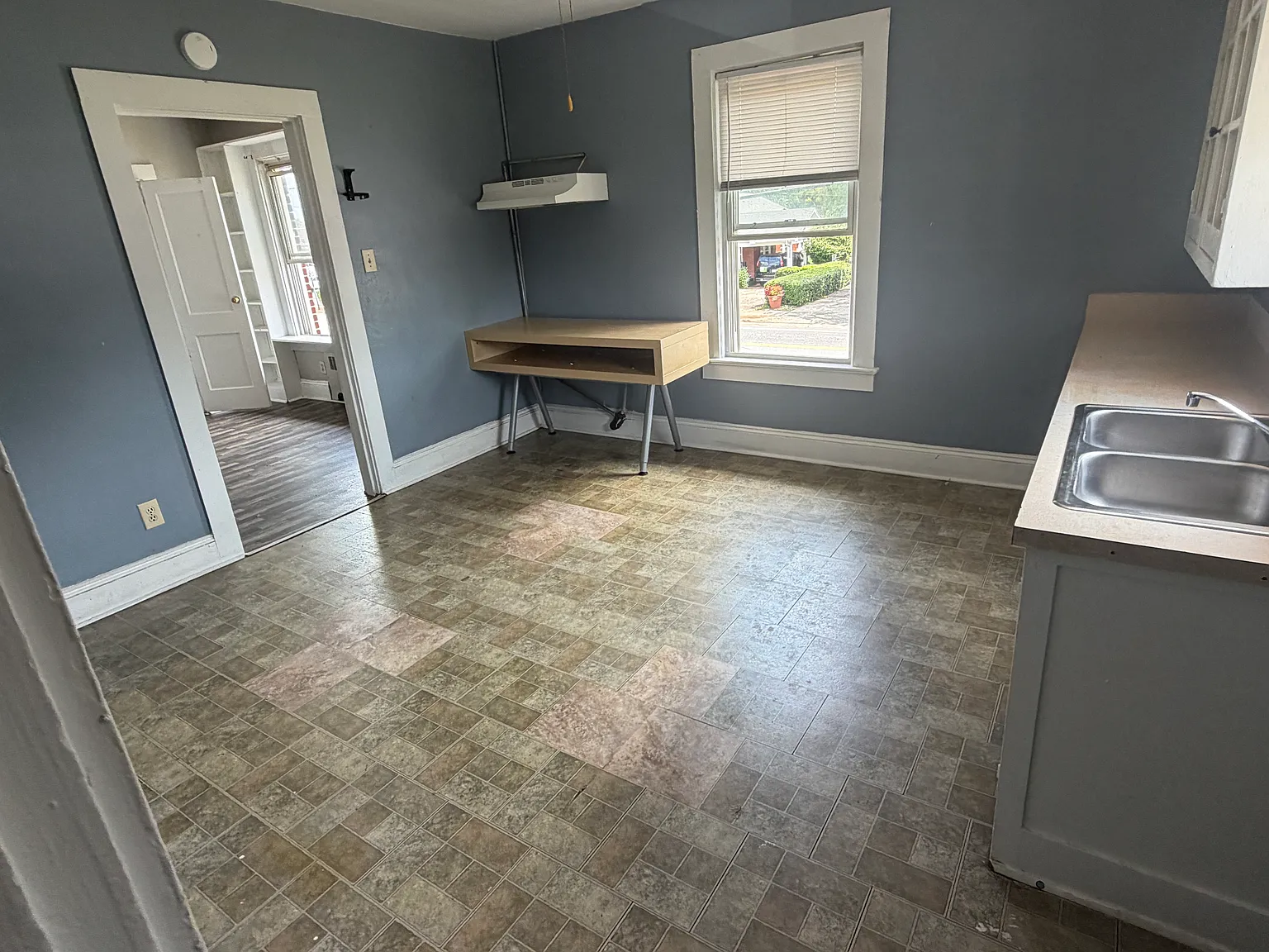 2 bed, 1.5 bath, 800 sqft, $950 — Photo 3