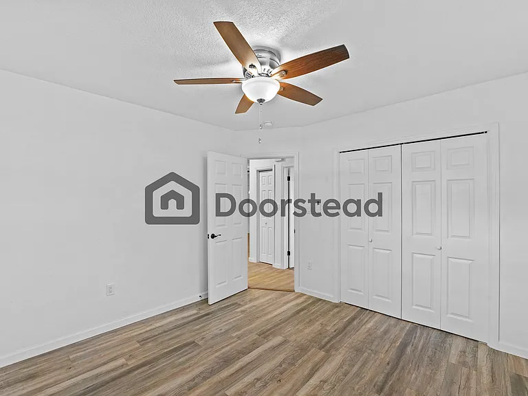 1204 E Esther St — Photo 25