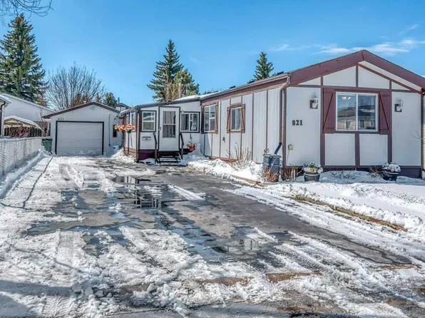 821 N Briarwood Rd, Strathmore, AB T1P 1E2