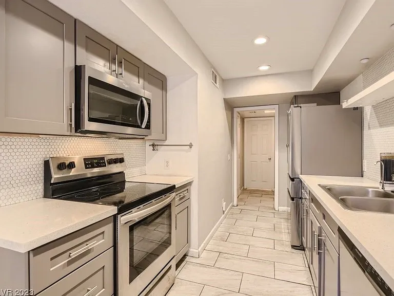 4557 Sirius Ave — Photo 2