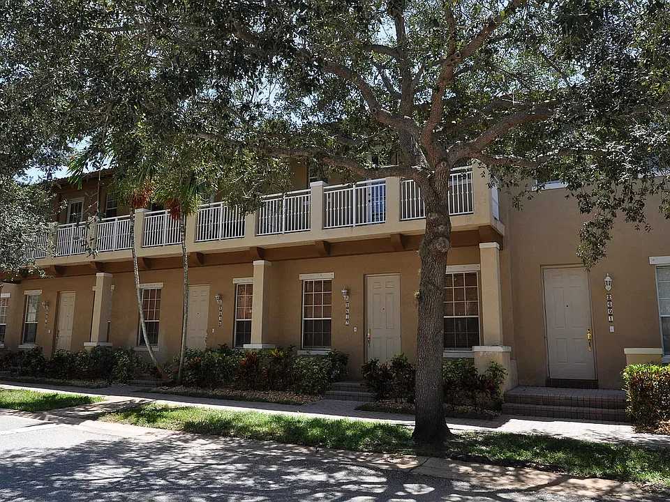 2517 NW 7th St