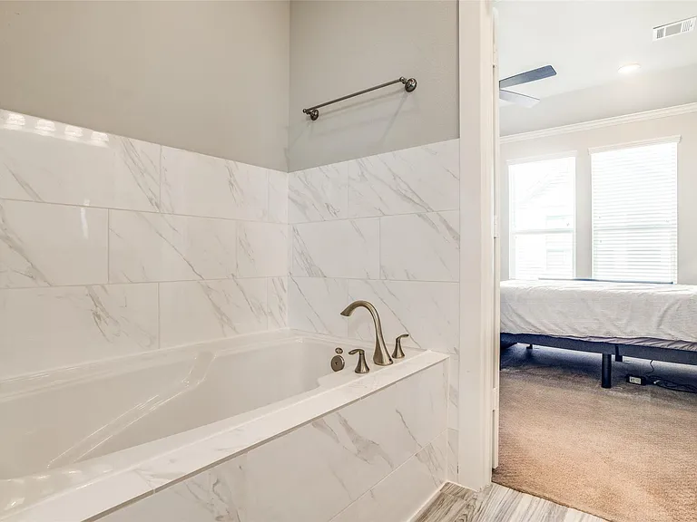 412 W 28th St #B — Photo 33