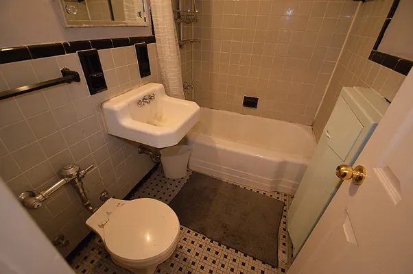 Rented by Laffey Real Estate | media 9