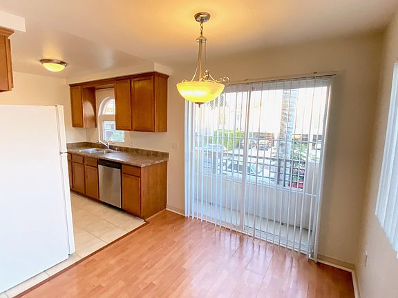 2nd image of 3321 Mentone Ave #2