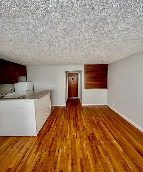 Corona Manor Apartments — Photo 14