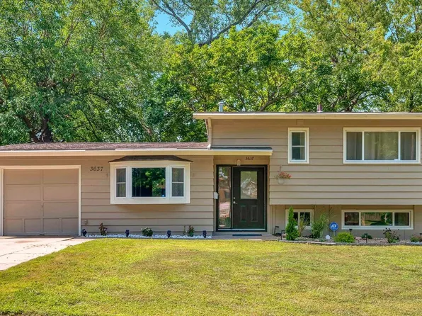 3637 SW Twilight Dr, Topeka, KS 66614