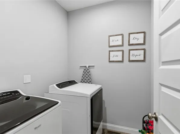 1267 Autumnview Dr, Batavia, OH 45103