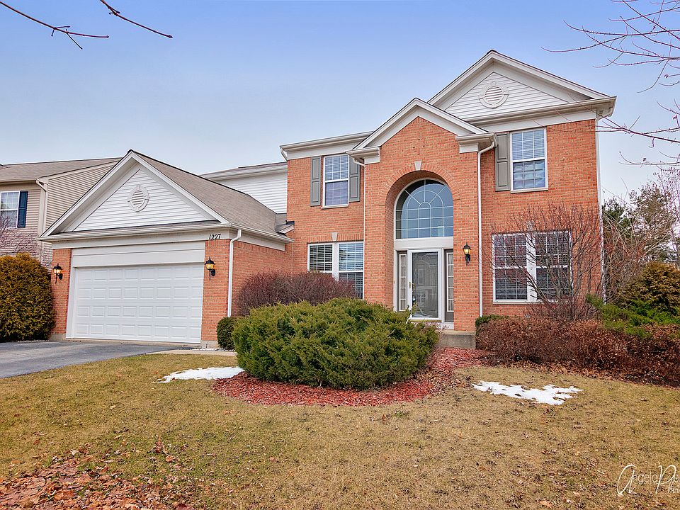 1st image of 1227 Goldfinch Ln