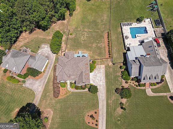 4th image of 302 Shady Valley Dr