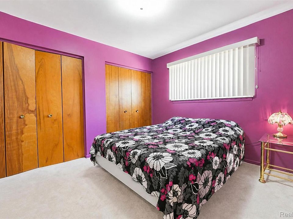 7677 Terri Dr, photo 17