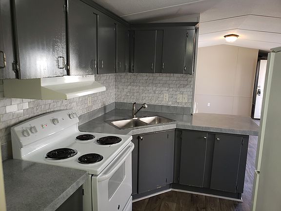 4th image of 110 Stoney Brook Ter