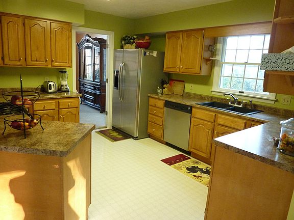 2nd image of 1611 Valley Brooke Ct