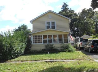 3 Robertson St, Middleport, NY 14105