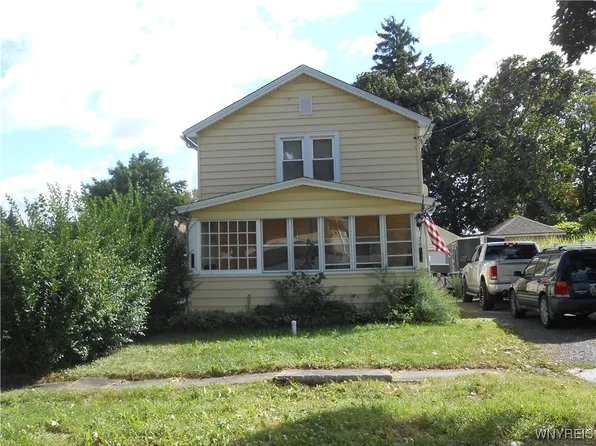 3 Robertson St, Middleport, NY 14105