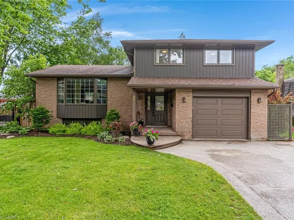 7 Blue Heron Ct, Woolwich, ON N3B 1S6