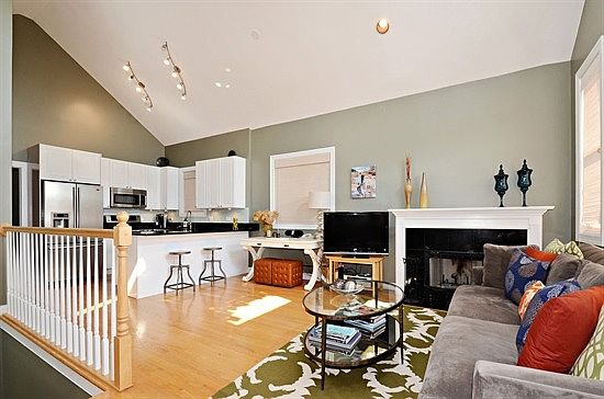5th image of 2930 N Damen Ave #3