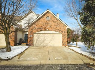 730 W River Dr, Commerce Township, MI 48382