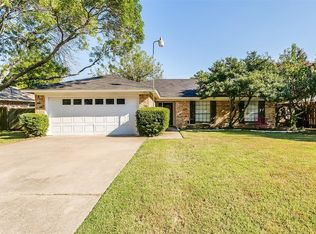 732 NW James Cir, Burleson, TX 76028