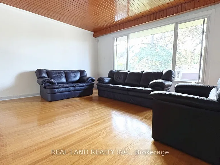 53 Lloydminster Cres — Photo 5