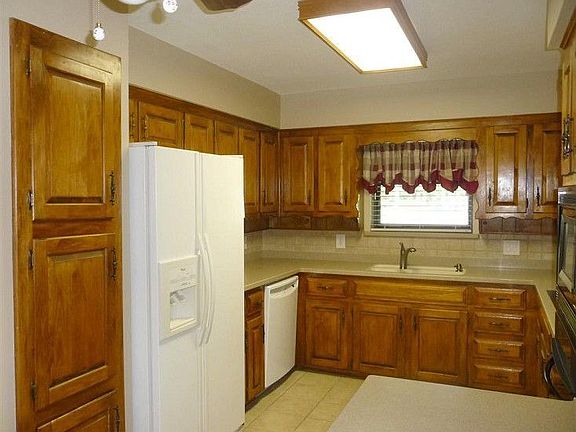 5th image of 800 Suellen Cir