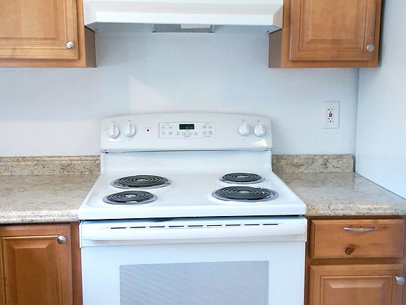 New stove with self cleaning oven