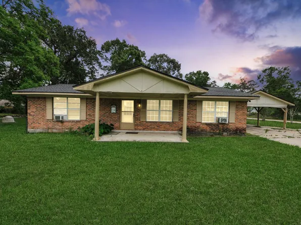 1301 Briar Cliff St, Conroe, TX 77385