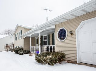 1730 Ahrens Ct, Manitowoc, WI 54220