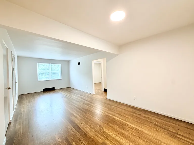 7176 Jamieson Ave #1W — Photo 6