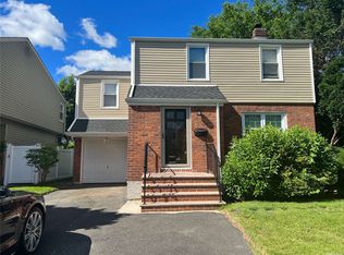 93 Silver St, Elmont, NY 11003